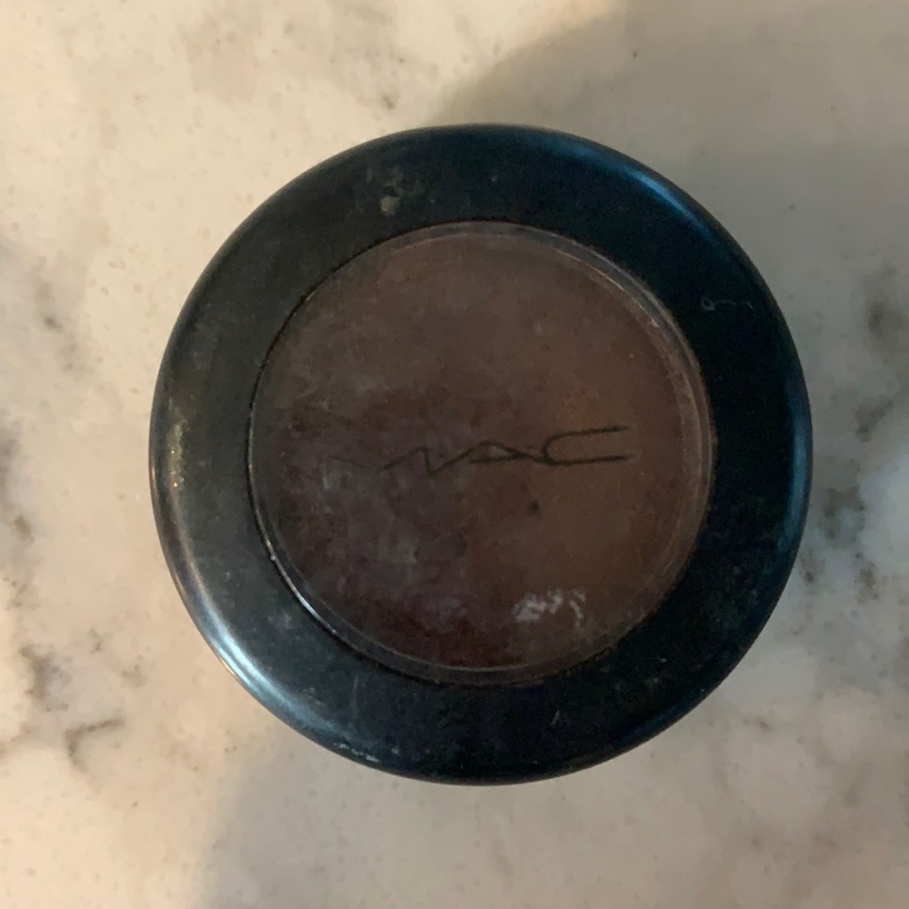 Mac antiqued eye shadow pearl